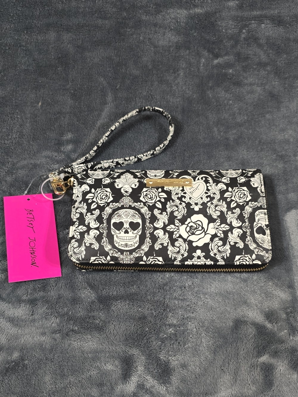 Betsey Johnson Black & White Skull & Rose Wristlet New With Tags